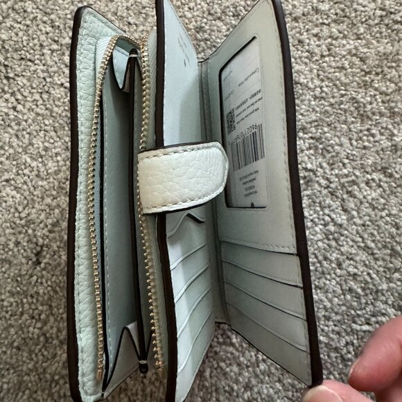 Kate Spade Medium Compact BiFold Pebbled Leather Hazy Morning - Picture 4 of 4